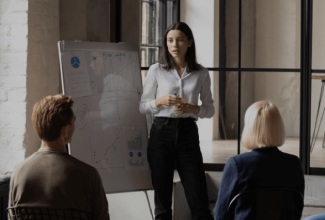 Group-1205 Several people in a meeting, representing discussions and planning for the ProWein 2023 event in Düsseldorf